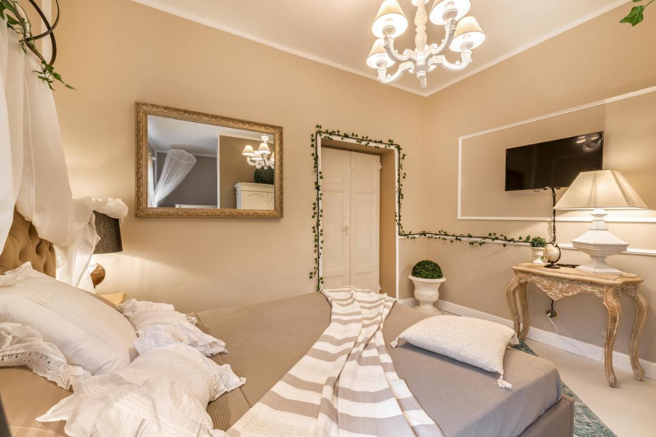 Moulin Rouge Lerici Apartment ภายนอก รูปภาพ