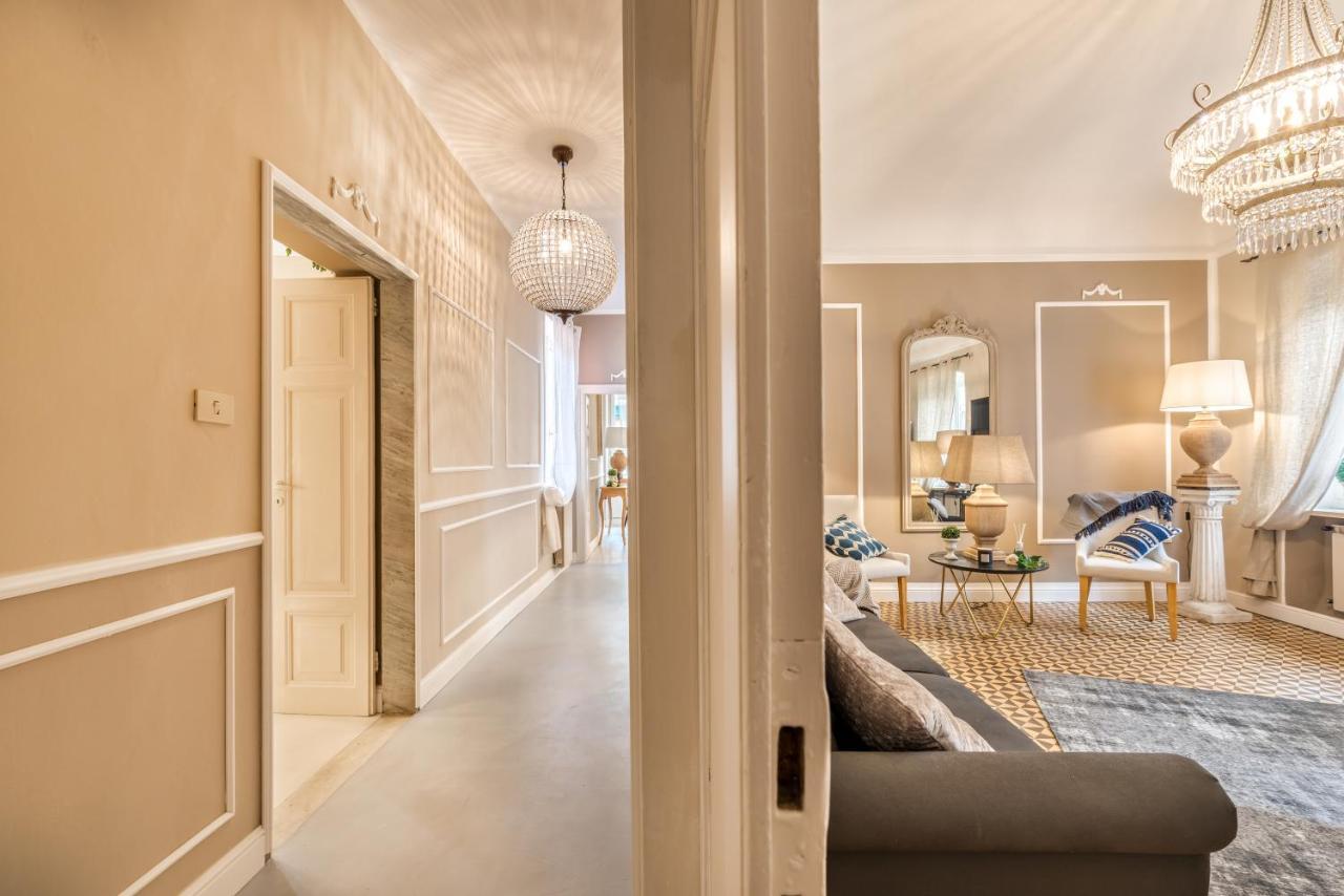 Moulin Rouge Lerici Apartment ภายนอก รูปภาพ