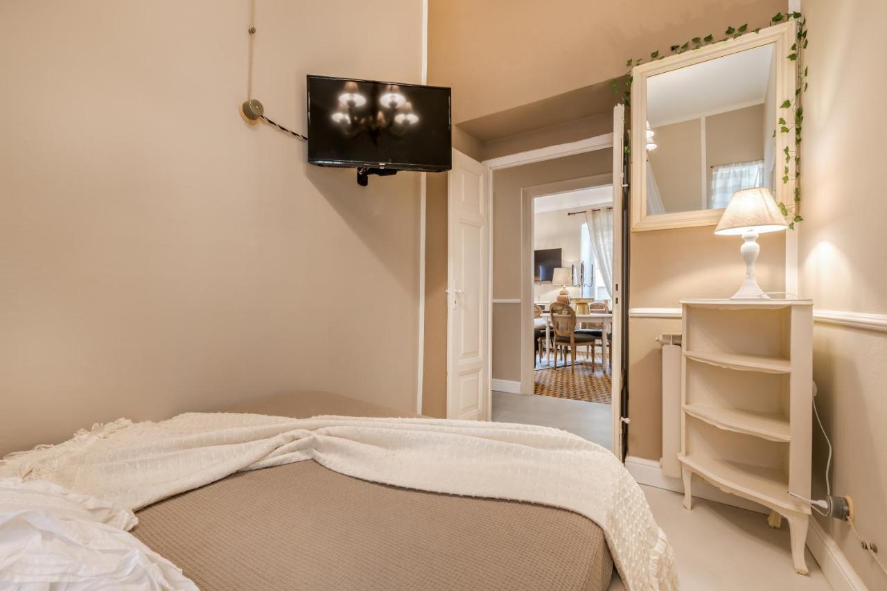 Moulin Rouge Lerici Apartment ภายนอก รูปภาพ