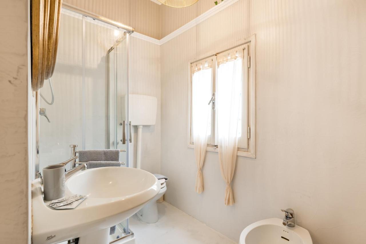 Moulin Rouge Lerici Apartment ภายนอก รูปภาพ