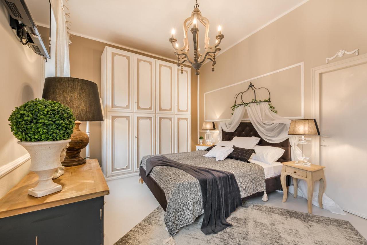 Moulin Rouge Lerici Apartment ภายนอก รูปภาพ