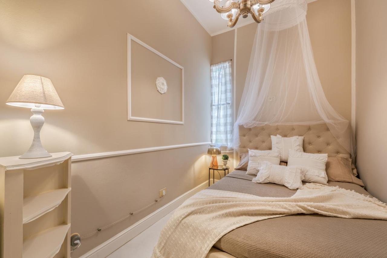 Moulin Rouge Lerici Apartment ภายนอก รูปภาพ