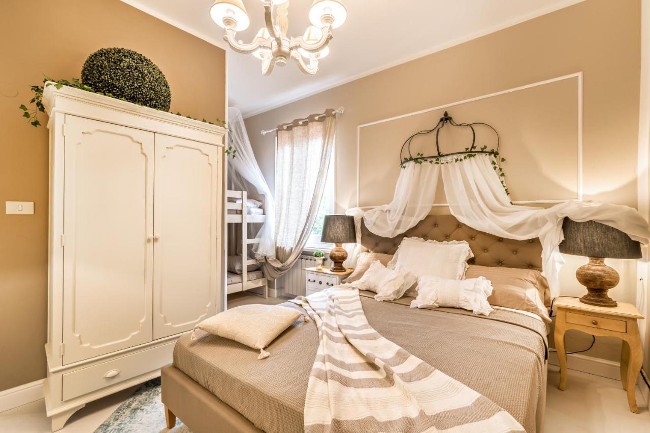 Moulin Rouge Lerici Apartment ภายนอก รูปภาพ