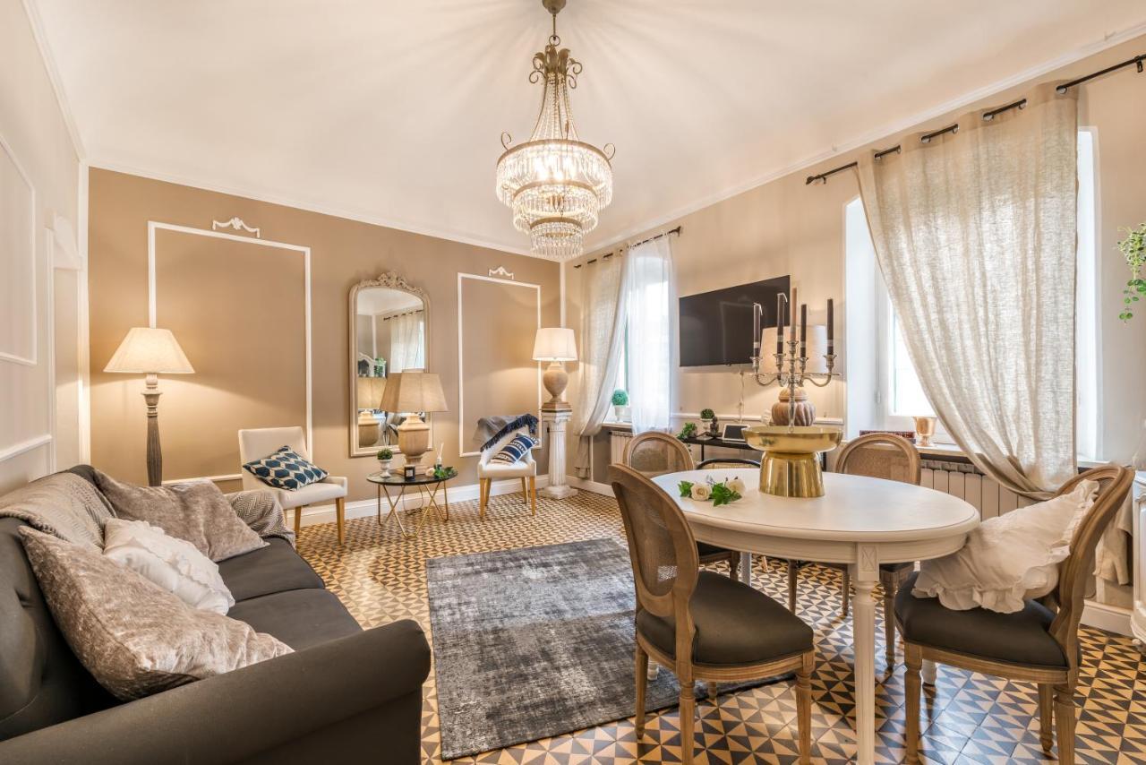 Moulin Rouge Lerici Apartment ภายนอก รูปภาพ